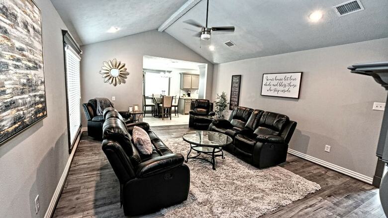 15206 Ridingwood Dr.