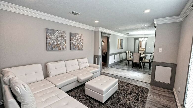 15206 Ridingwood Dr.
