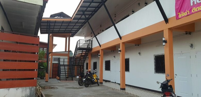 Hotel Chonlada Place