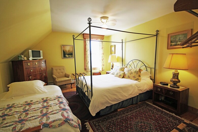 Bed & Breakfast Highland Lake Inn