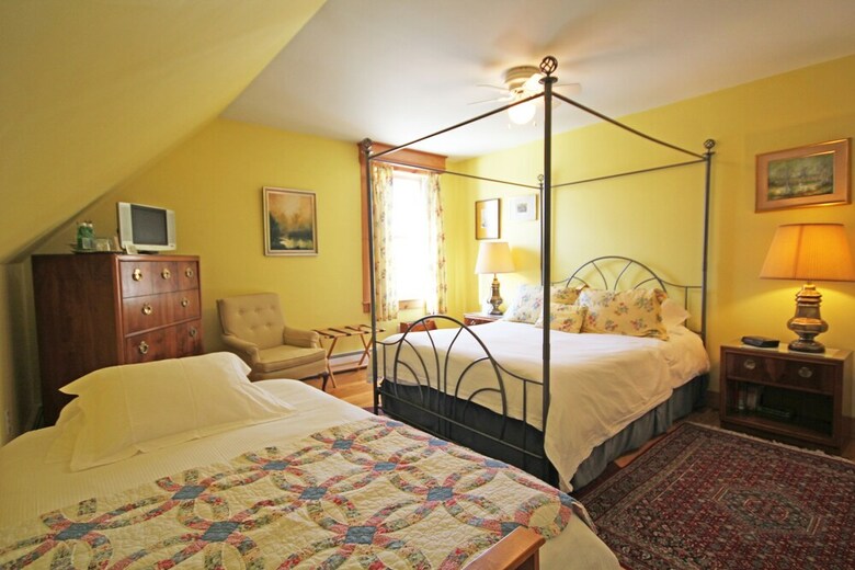 Bed & Breakfast Highland Lake Inn