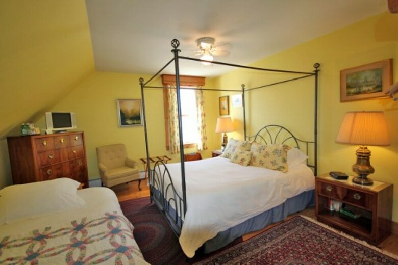 Bed & Breakfast Highland Lake Inn