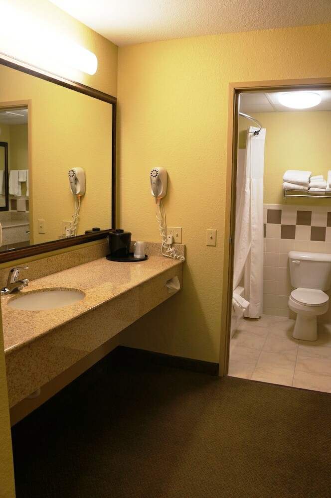 Hotel Americinn By Wyndham Newton