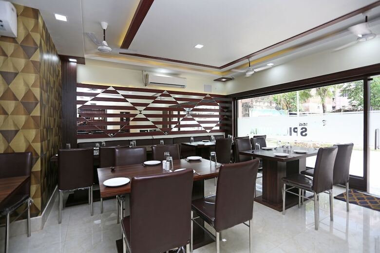 Oyo 6709 Hotel L N International