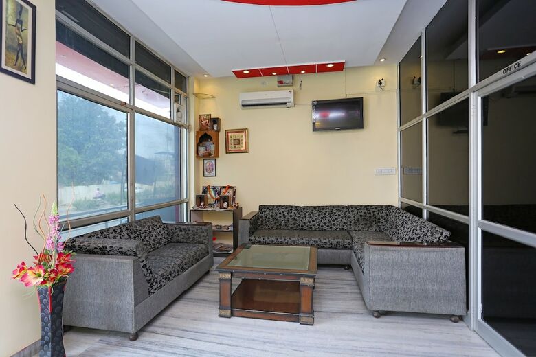 Oyo 9558 Hotel Chhavi Holidays