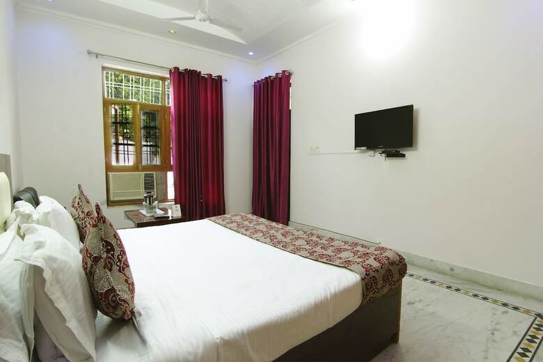 Oyo 9008 Hotel Jmd Inn