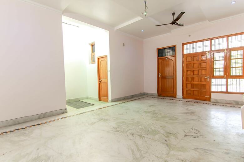 Oyo 9008 Hotel Jmd Inn