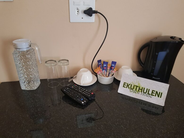 Hotel Ekuthuleni Guest House - Soweto