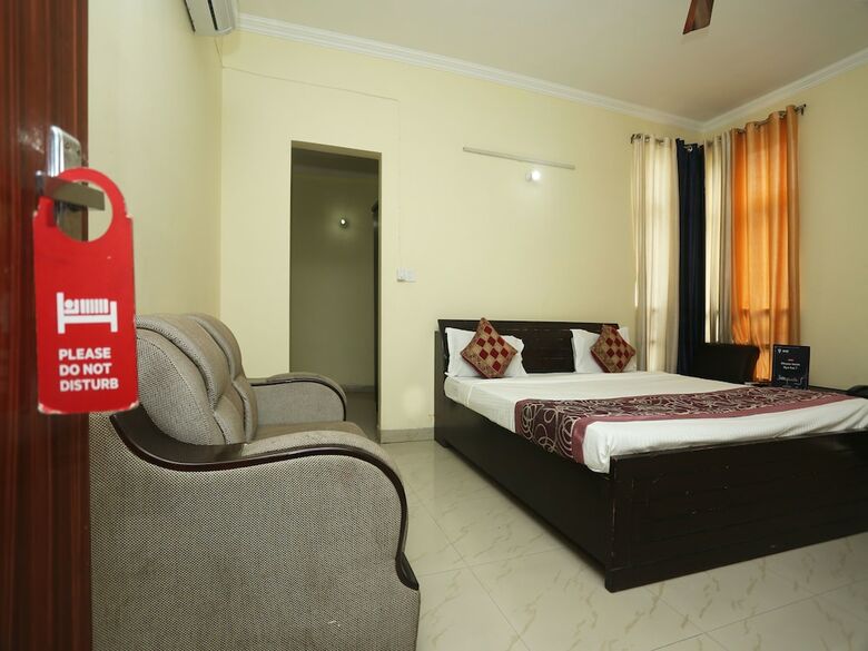 Hotel Oyo 5285 Apartment Impact Associates