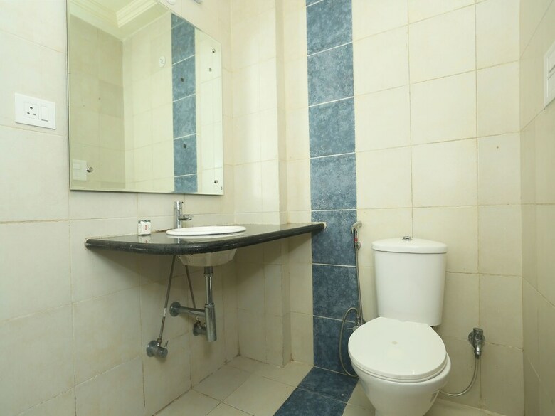 Hotel Oyo 5285 Apartment Impact Associates
