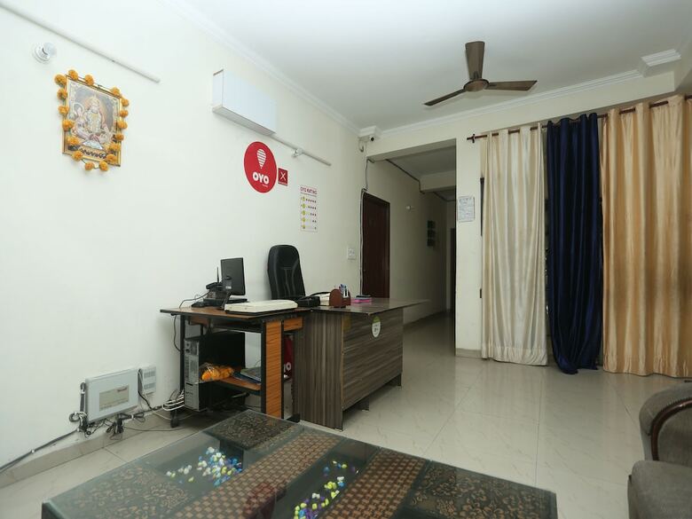 Hotel Oyo 5285 Apartment Impact Associates