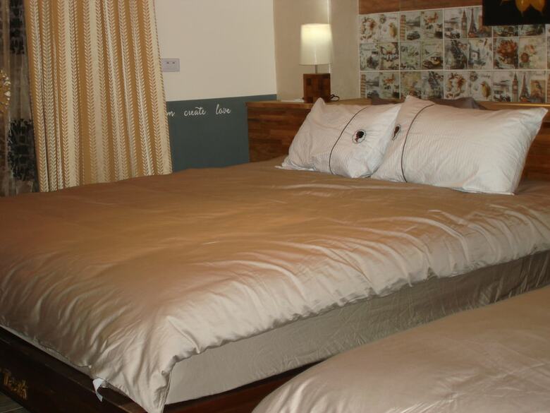 Hotel Home & Teak Homestay