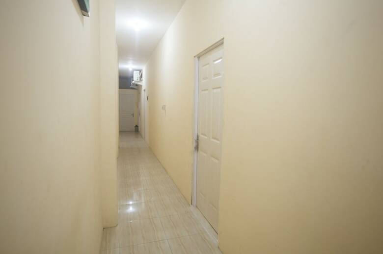 Hotel Reddoorz Near Terminal Bungur Asih