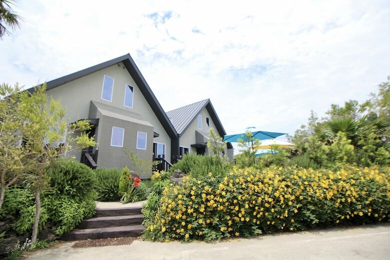 Jeju Herb Pension Oz
