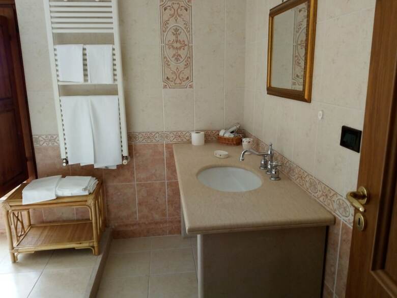 Hotel Tavernola Locanda Di Campagna