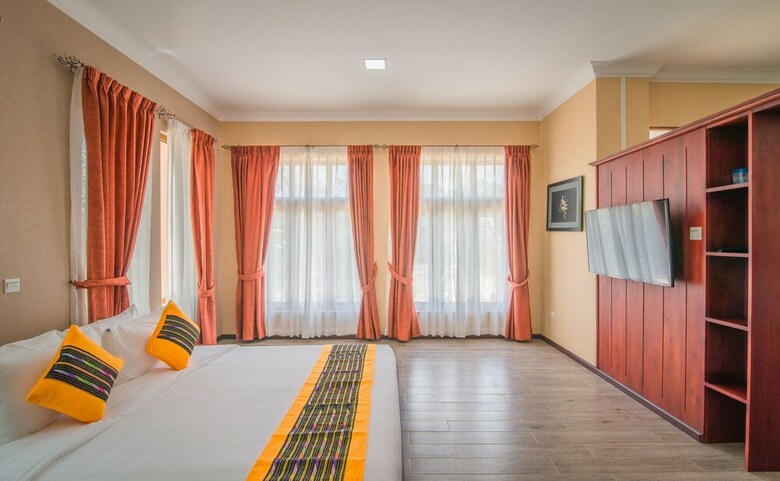Royal Airstrip Hotel