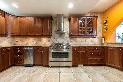Beach Ave Castle Luxury Vacation Rental