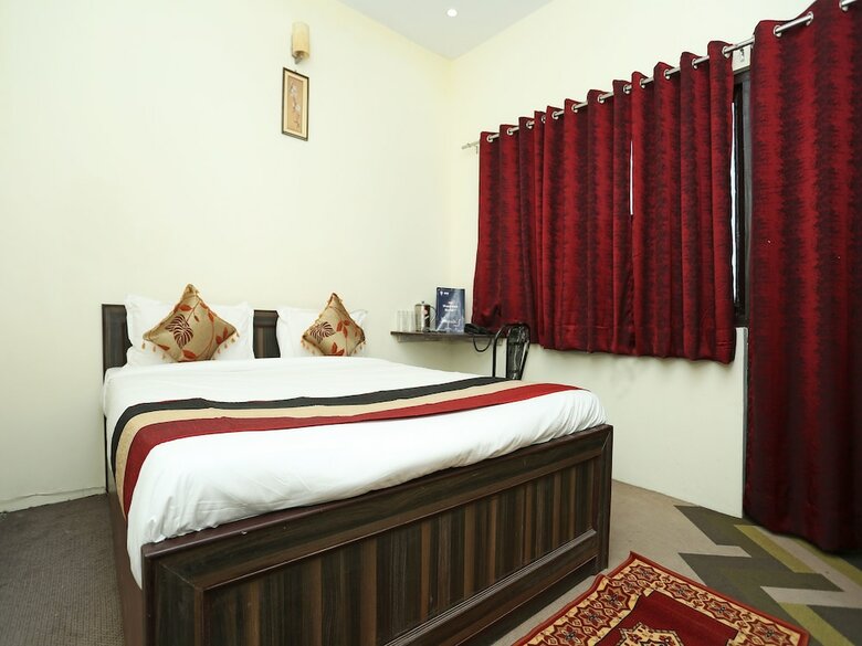 Hotel Oyo 12220 Krishnavi Inn