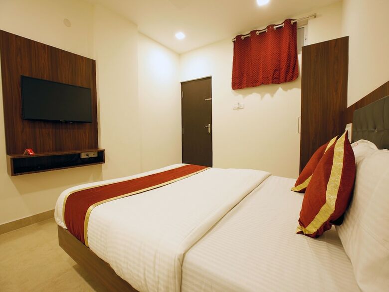 Hotel Oyo 12974 Ak International