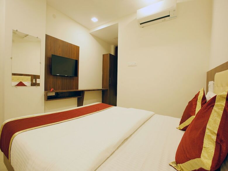 Hotel Oyo 12974 Ak International
