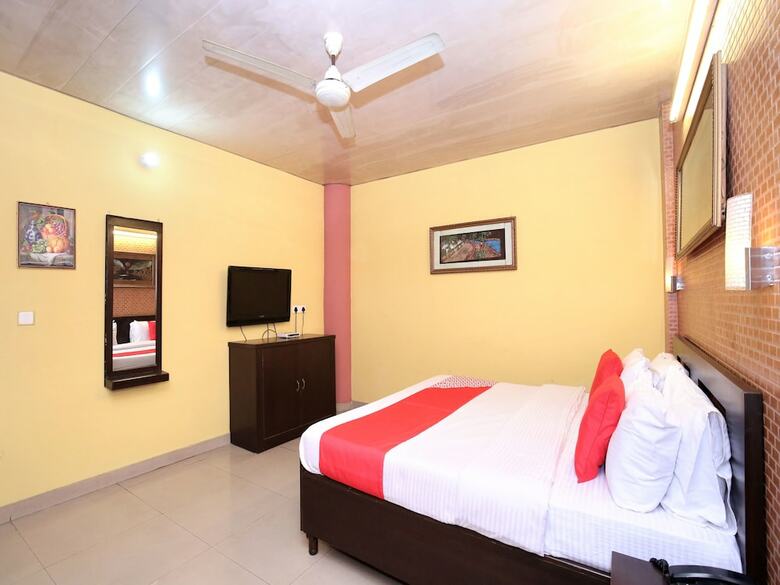 Oyo 11912 Hotel Nav Classic