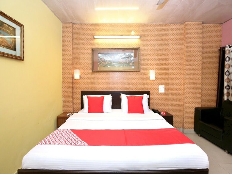 Oyo 11912 Hotel Nav Classic