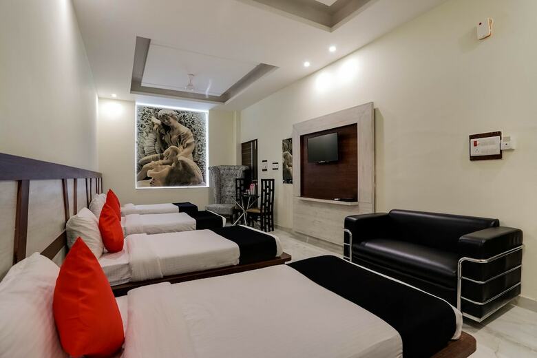 Oyo 12126 Hotel Shagun Residency