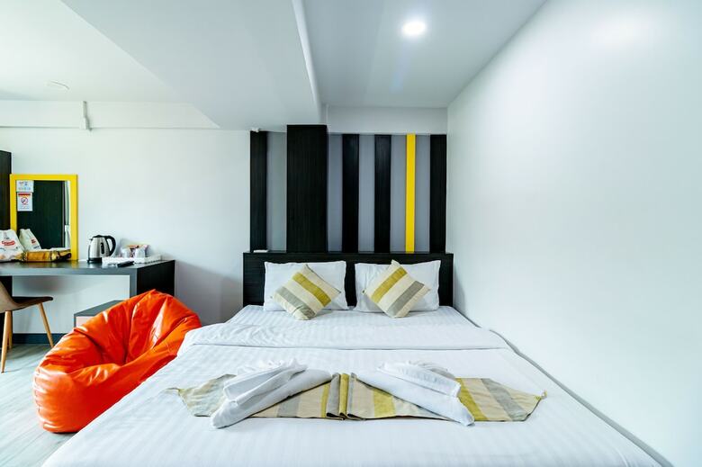 Hotel Riski Residence Bangbuathong