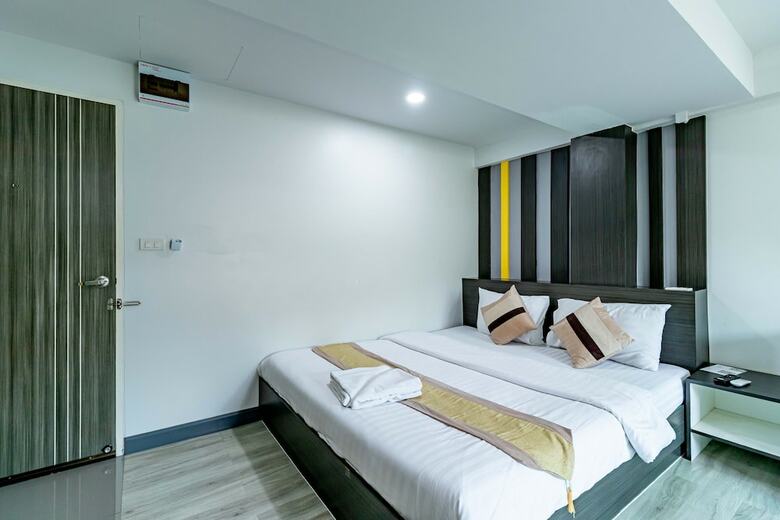 Hotel Riski Residence Bangbuathong