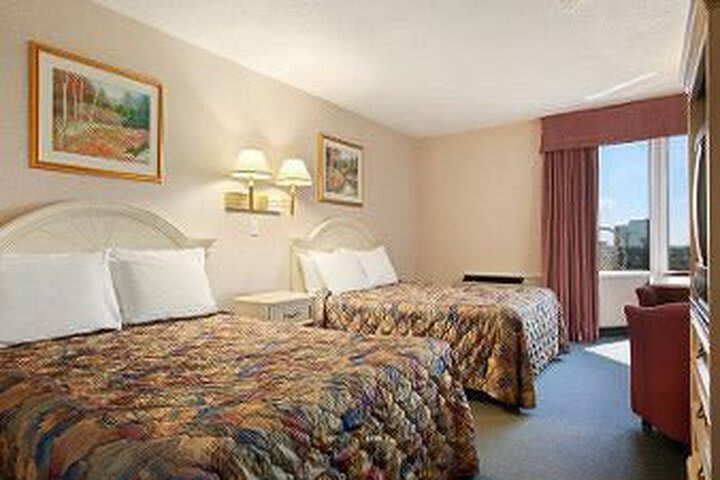 Travelodge Hotel By The Falls