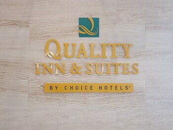 Hotel Quality Inn And Suites