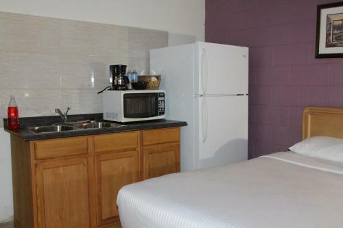 Motel Ritz Inn Niagara & Wedding Chapel