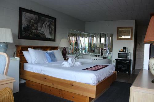 Motel Ritz Inn Niagara & Wedding Chapel