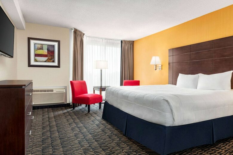 Ramada Plaza Niagara Falls Hotel