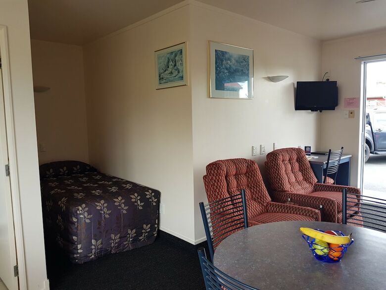 Avenue Heights Motel