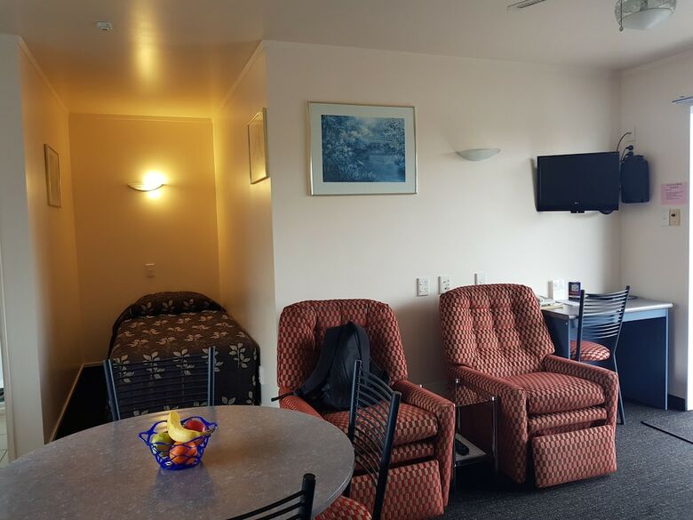Avenue Heights Motel