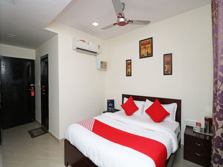 Oyo 11878 Hotel de Ds Plaza