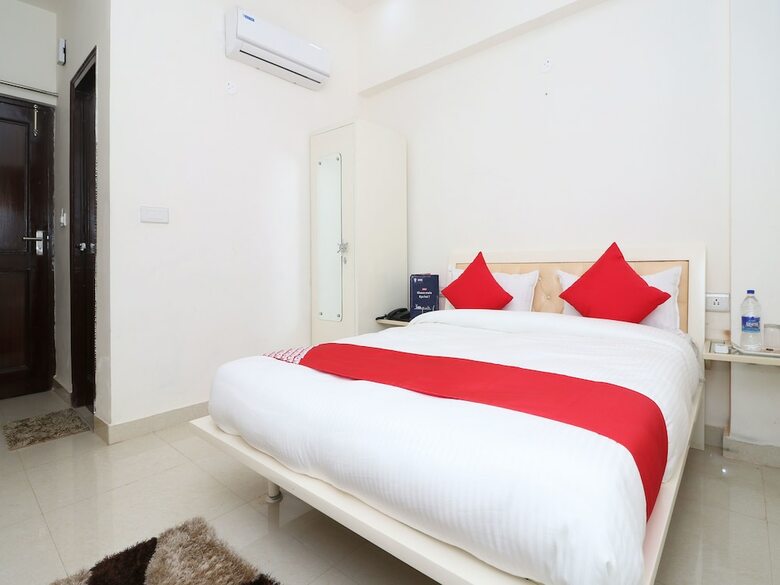 Oyo 13406 Hotel Golden Leaf