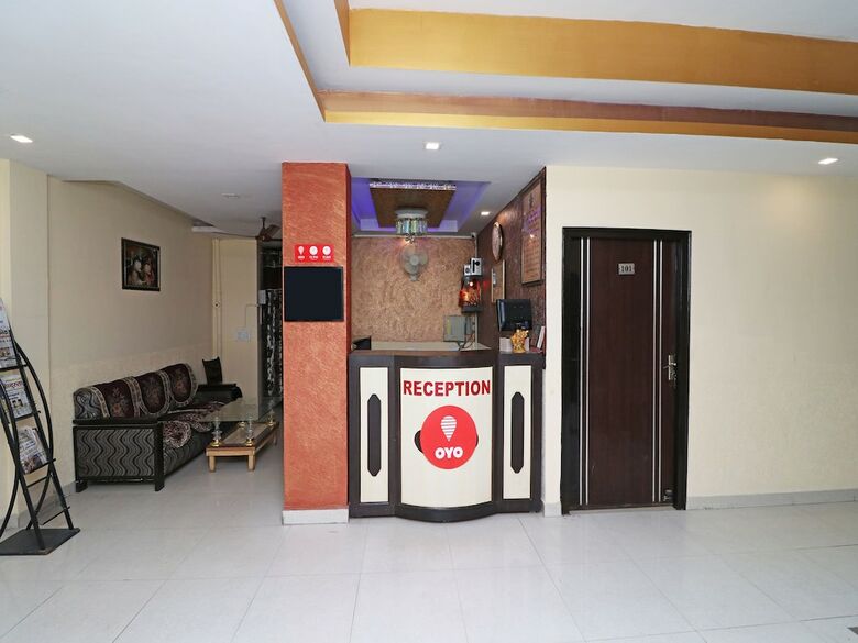 Hotel Oyo 12742 Vasundhra Heights