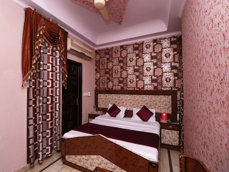 Hotel Oyo 11603 President Inn