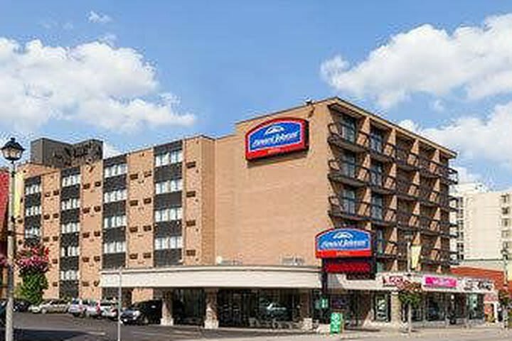 Howard Johnson Hotel By The Falls