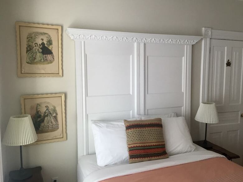 Ellis House Bed & Breakfast