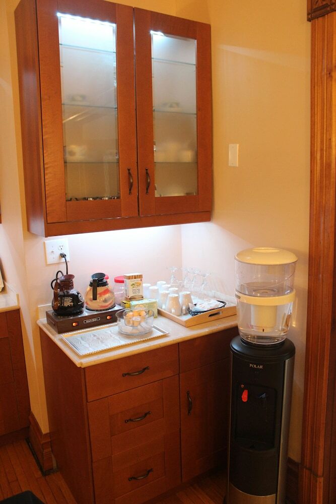 Ellis House Bed & Breakfast