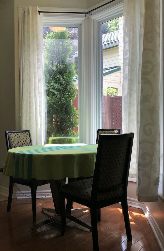 Ellis House Bed & Breakfast