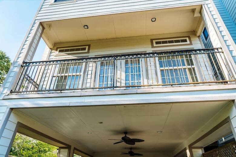 Spacious Kemah Boardwalk Townhome