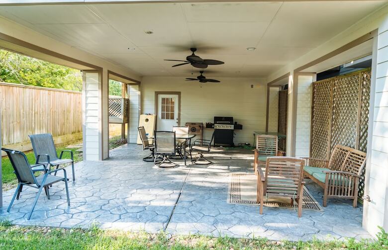 Spacious Kemah Boardwalk Townhome