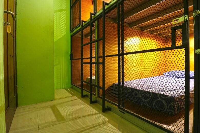 Hostal Kabin Kapsul Kayu Jati I - Hostel