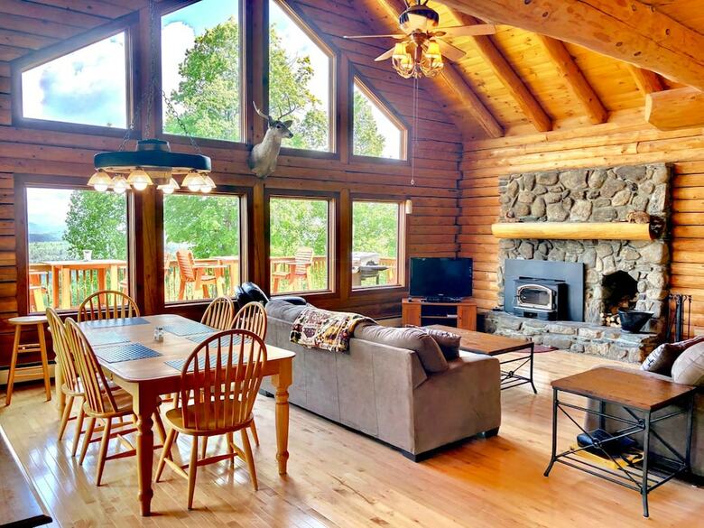 Majestic Vista Mountainside Cabin