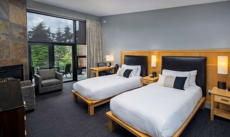 Hotel Brentwood Bay Resort & Spa