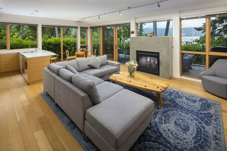 Hotel Brentwood Bay Resort & Spa